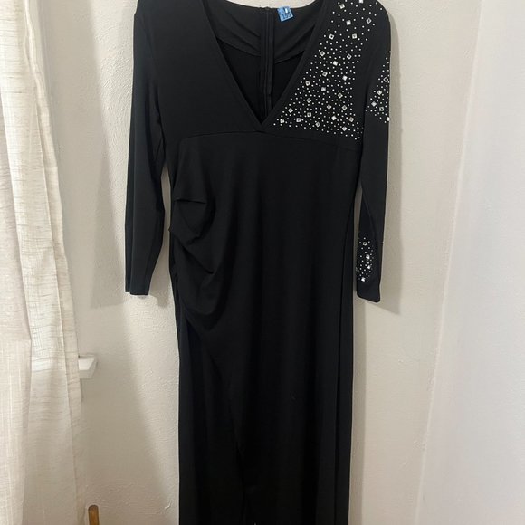 Glamix Sexy Black Beaded Deep V-neck Thigh-high Slit Maternity Dress - Picture 3 of 5